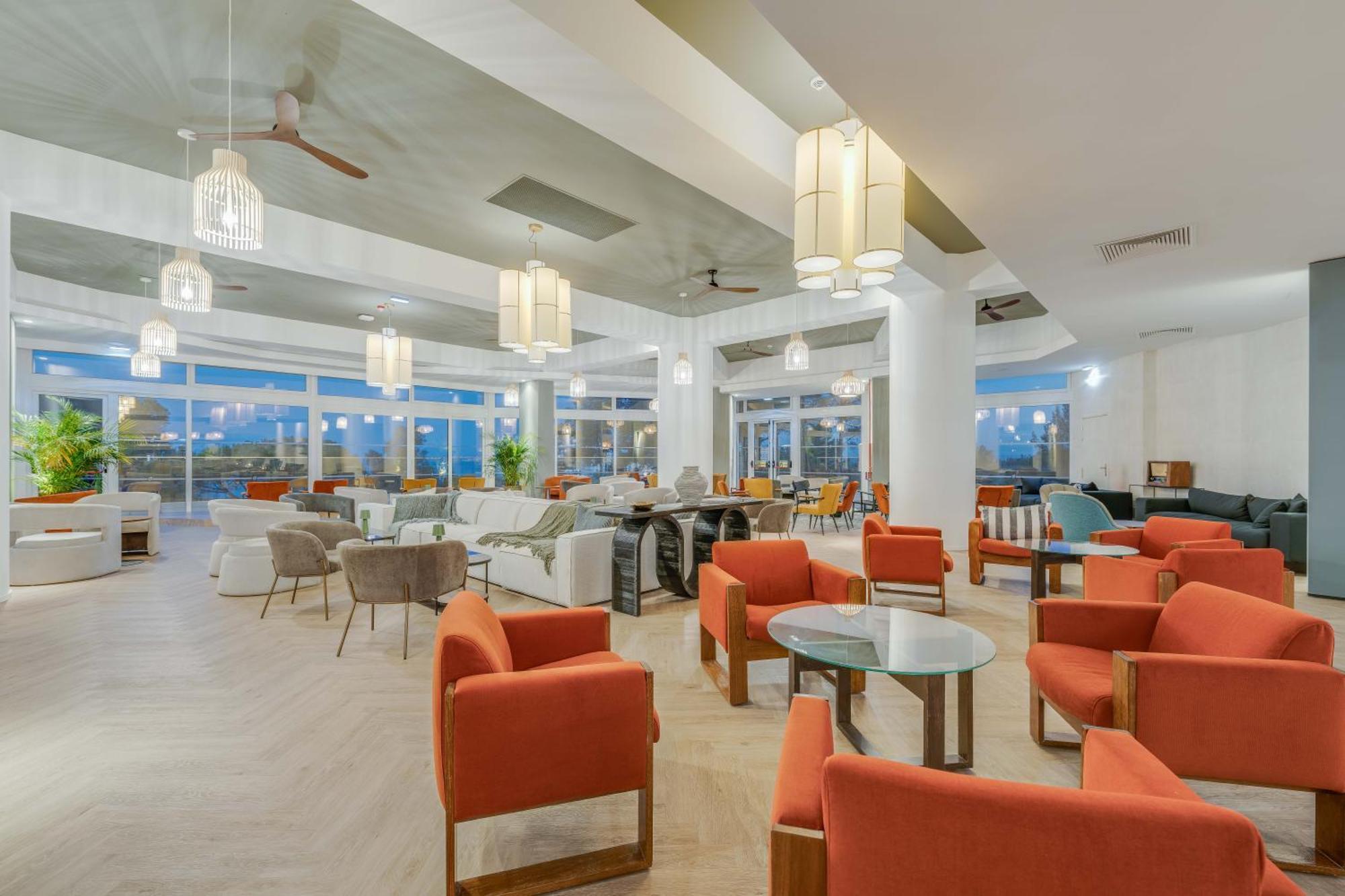 Pestana Blue Alvor Beach מראה חיצוני תמונה The lounge at the airport.