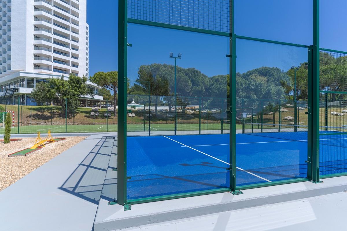 Pestana Blue Alvor Beach מראה חיצוני תמונה A paddle tennis court